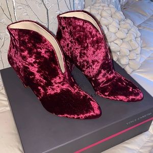 VINCE CAMUTO Crushed Velvet booties